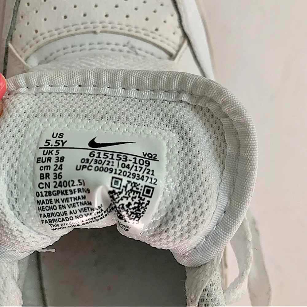 Nike Force white unisex sneakers Size 5.5Y is equivalent to a women’s size 6.5-7